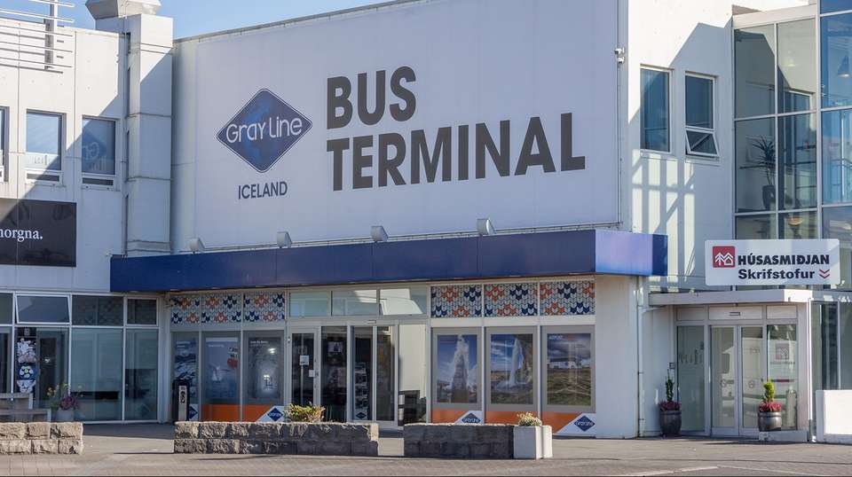 Airport transfer: KEF Airport to Reykjavik Hotels - Gray Line Iceland - Iceland