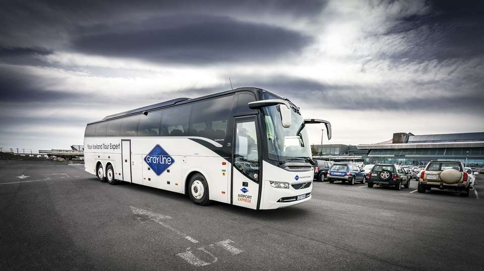 Airport transfer: KEF Airport to Reykjavik Hotels - Gray Line Iceland - Iceland