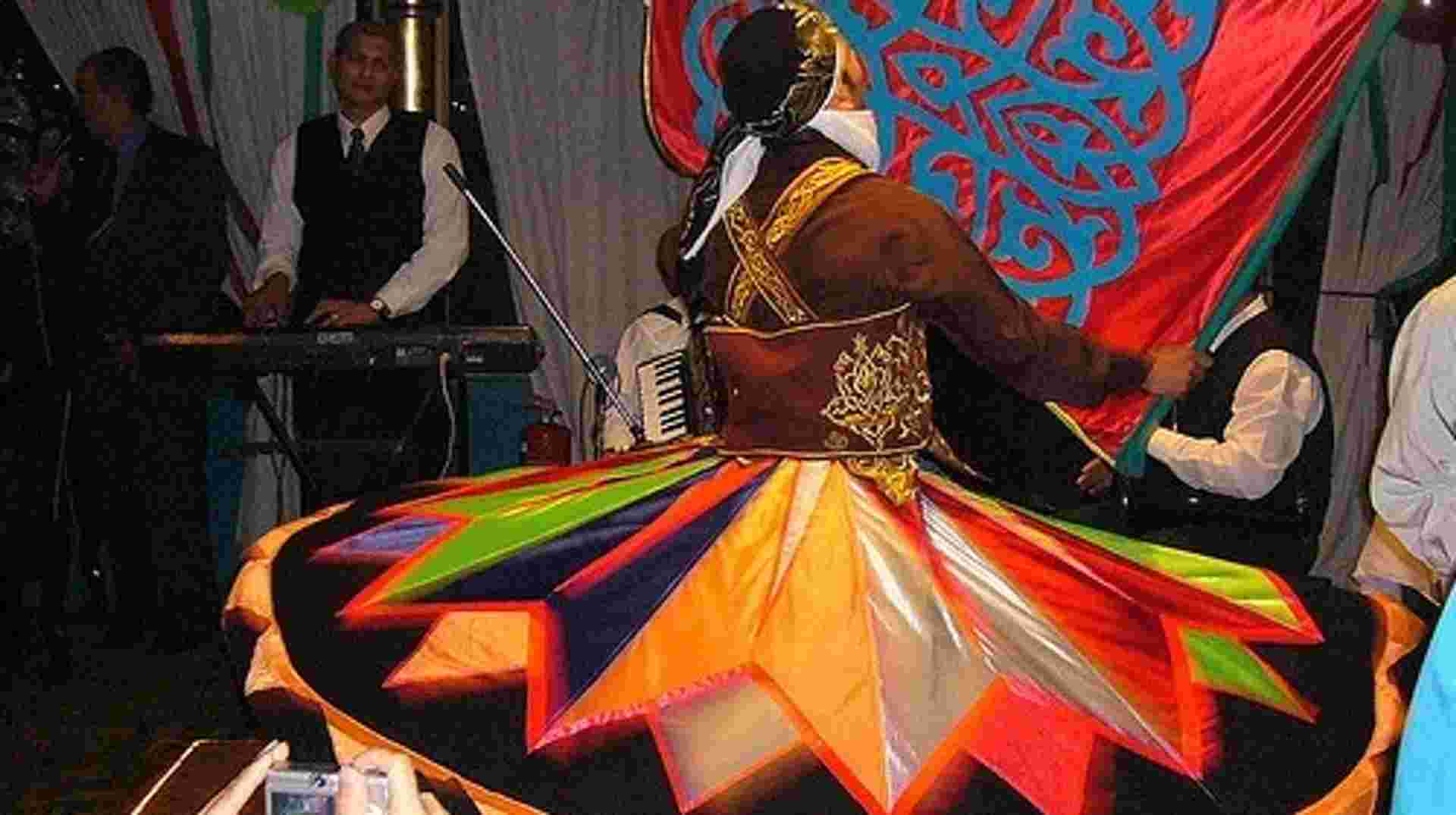 Al Tannoura Egyptian heritage show at Wekalet El Ghoury