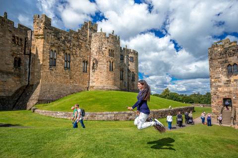 Walking Tour: Alnwick Castle & The Borders