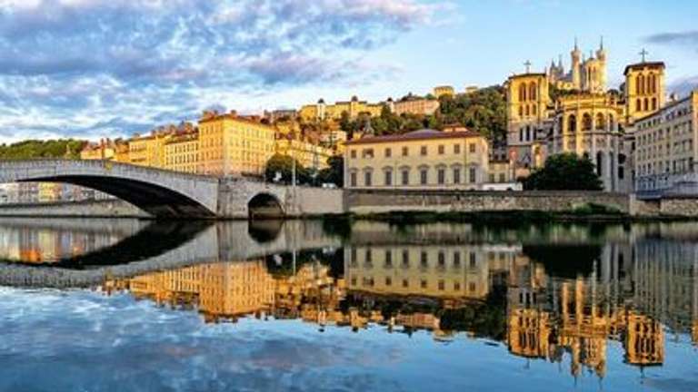 Along the Rhône between Lyon, the Camargue and Provence, with a COMPLIMENTARY dinner at the Abbaye de Collonges ¿ Paul Bocuse (port-to-port cruise)