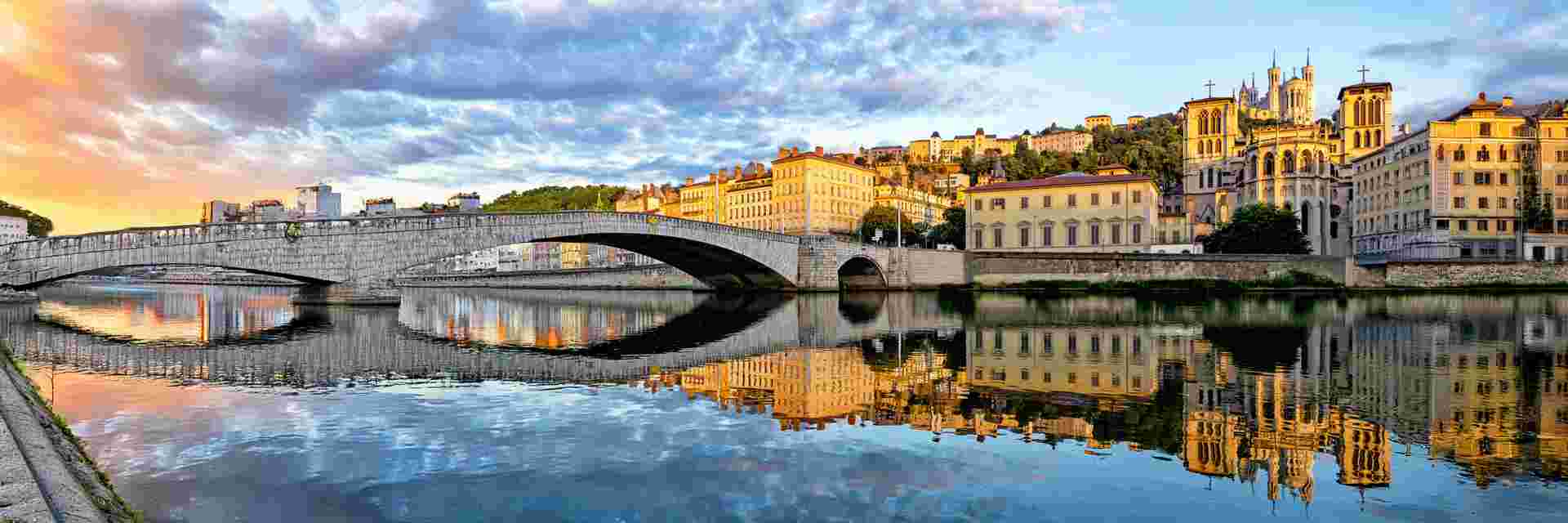 Along the Rhône between Lyon, the Camargue and Provence, with a COMPLIMENTARY dinner at the Abbaye de Collonges ¿ Paul Bocuse (port-to-port cruise)