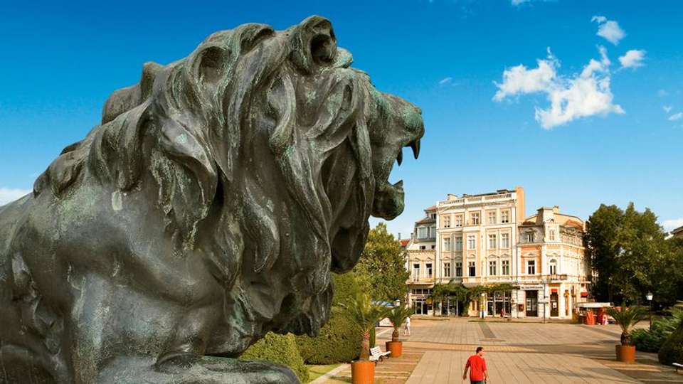 Along the river Danube, Budapest and the Balkan peninsula (port-to-port cruise) - Tweet World Travel - Hungary - Image 6