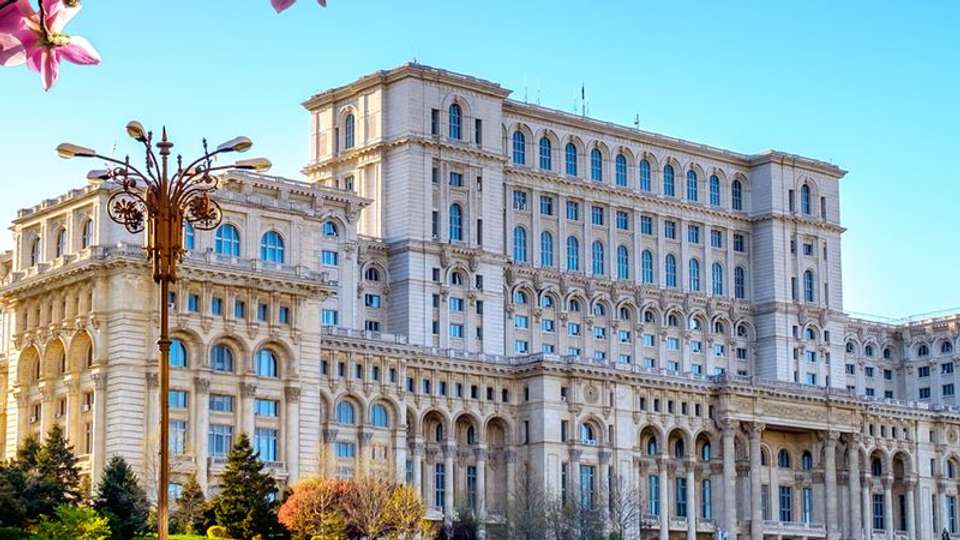 Along the river Danube, Budapest and the Balkan peninsula (port-to-port cruise) - Tweet World Travel - Hungary - Image 12