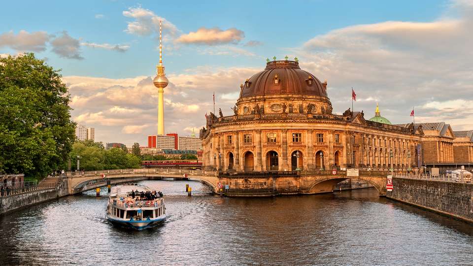 Amsterdam, Berlin and Prague - Indus Travels - Holland - Image 7