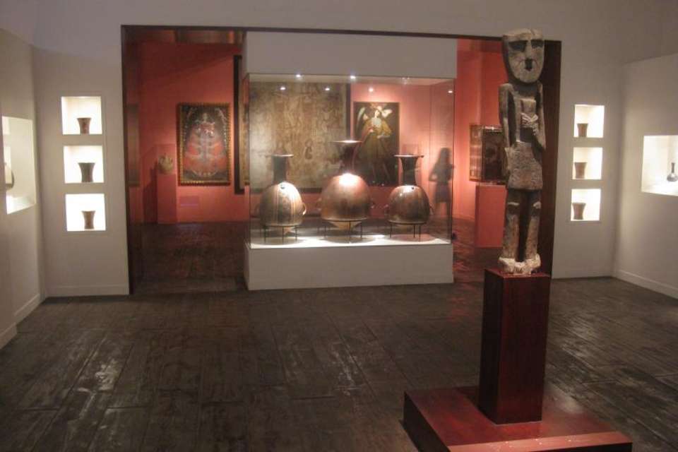 Larco Museum Night Tour with gourmet dinner - Tangol Tours - Peru - Image 2