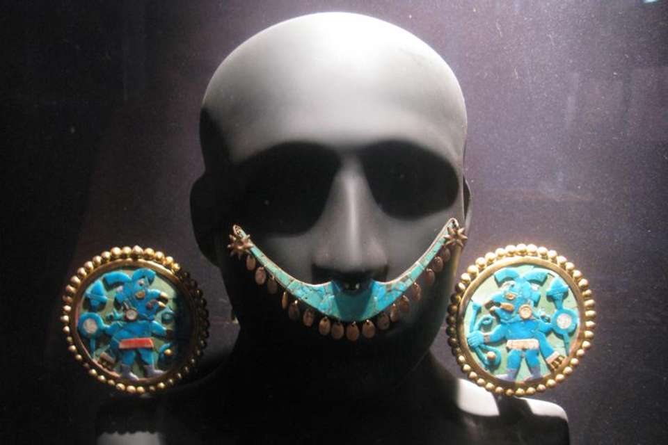 Larco Museum Night Tour with gourmet dinner - Tangol Tours - Peru - Image 3