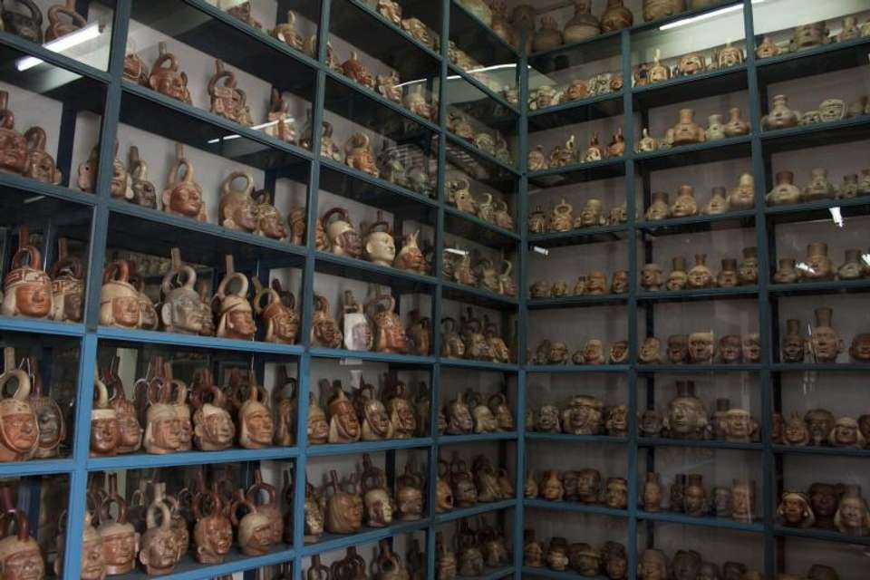 Larco Museum Night Tour with gourmet dinner - Tangol Tours - Peru - Image 5