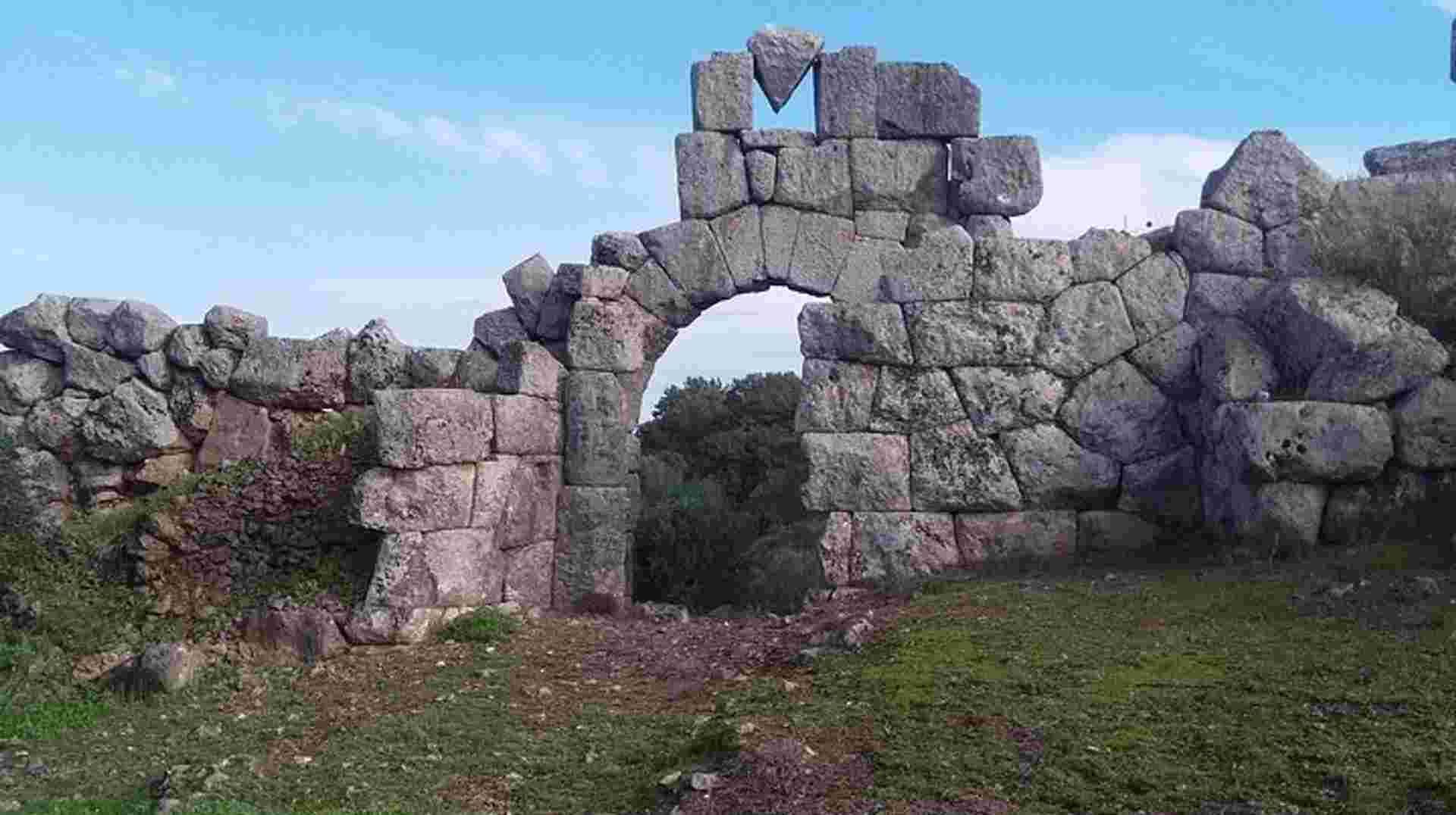 Ancient Plevrona and Oiniades Full Day Tour 