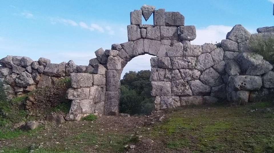 Ancient Plevrona and Oiniades Full Day Tour - Theodores Travel - Greece - Image 1