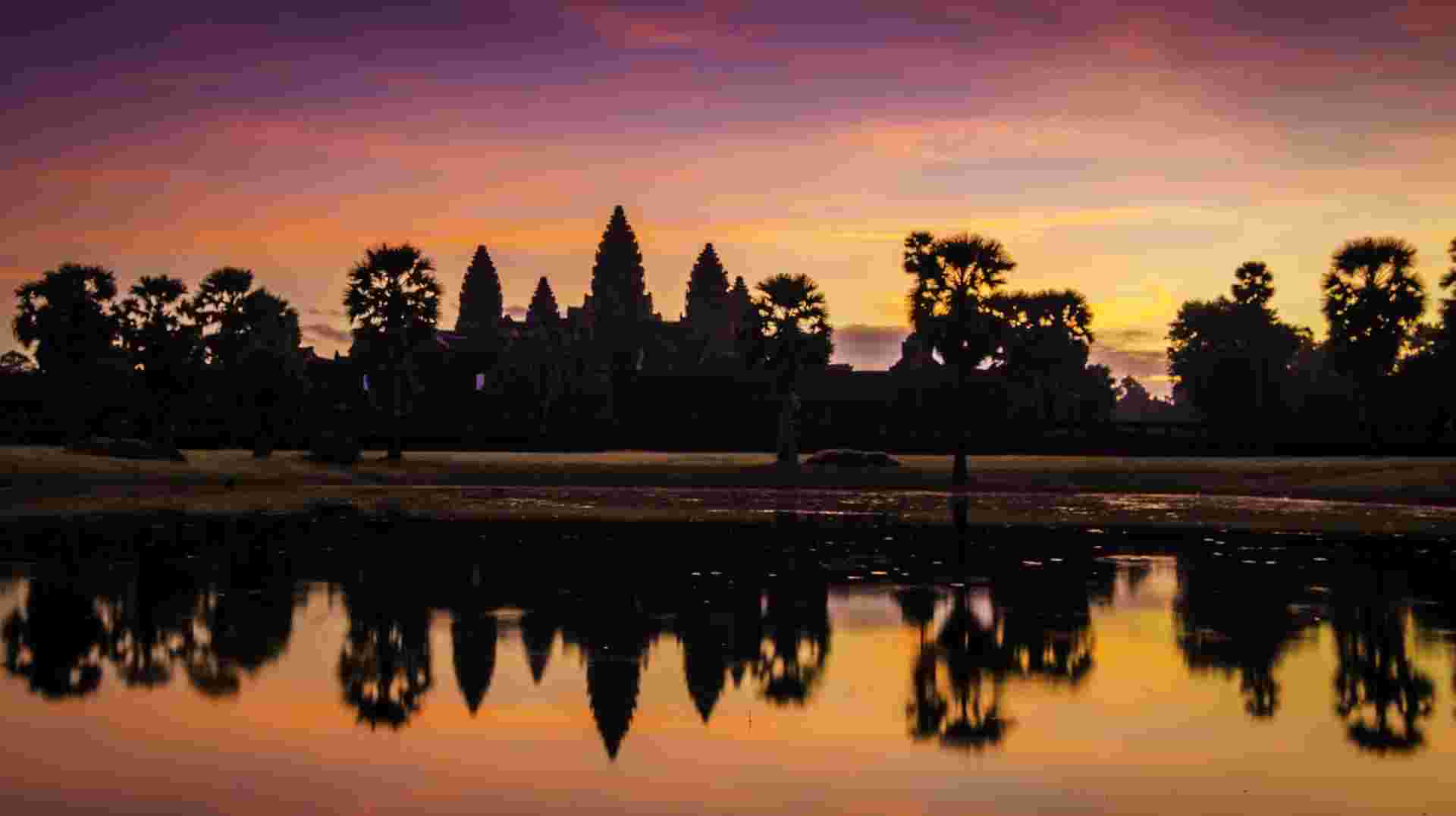 Angkor Wat Sunrise Tour - Small Group