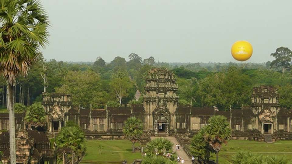 Angkor Wat Tour - Balloon Ride - Khmer Lunch - Green Era Travel - Cambodia - Image 4