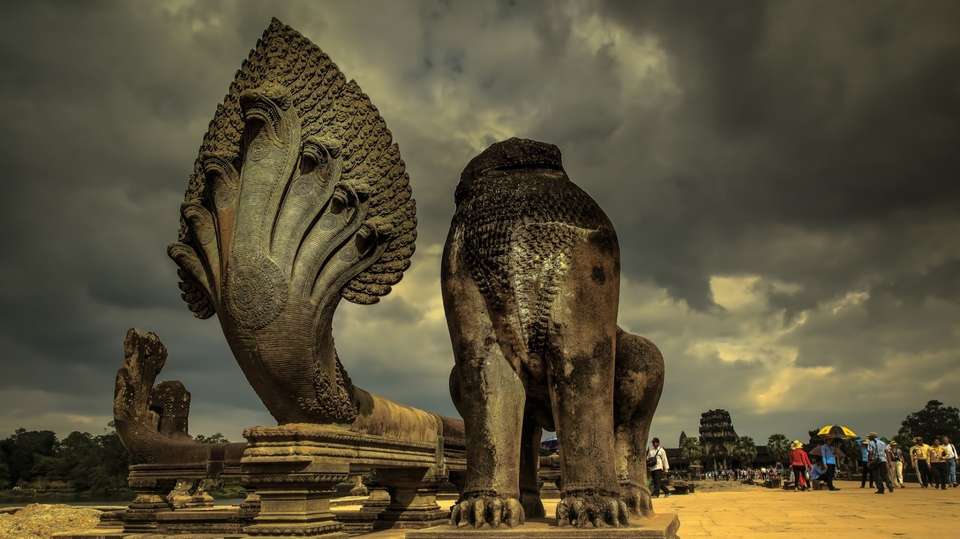 Angkor Wat Tour - Balloon Ride - Khmer Lunch - Green Era Travel - Cambodia - Image 6