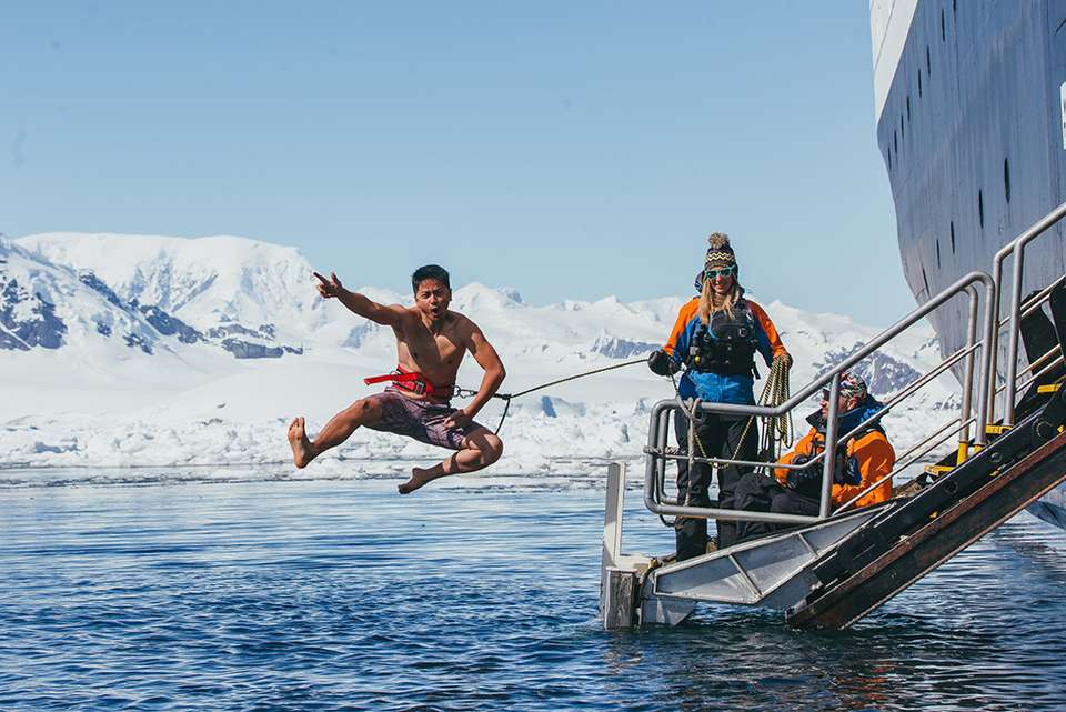 Antarctic Explorer: Discovering the 7th Continent - undefined - Image 4