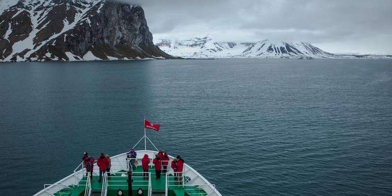 Reykjavik Polar expeditions and cruise Tour: Arctic Highlights Southbound