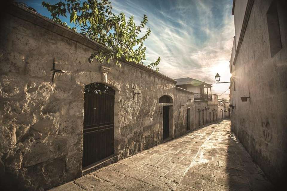 Arequipa City Tour and Santa Catalina Monastery - Tangol Tours - Peru - Image 2