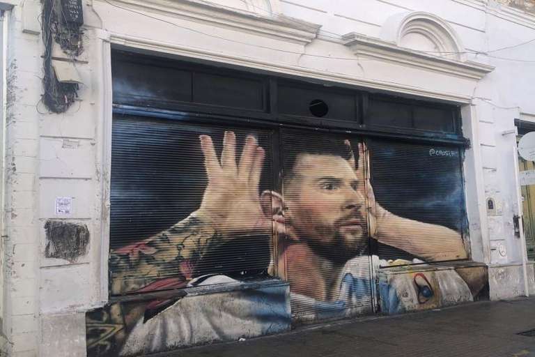 Argentine Football Legends Graffiti Tour: Messi & Maradona trip - alternative tour available