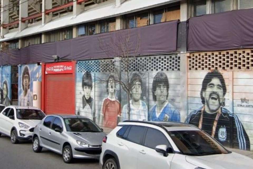 Argentine Football Legends Graffiti Tour: Messi & Maradona - Tangol Tours - Argentina - Image 7