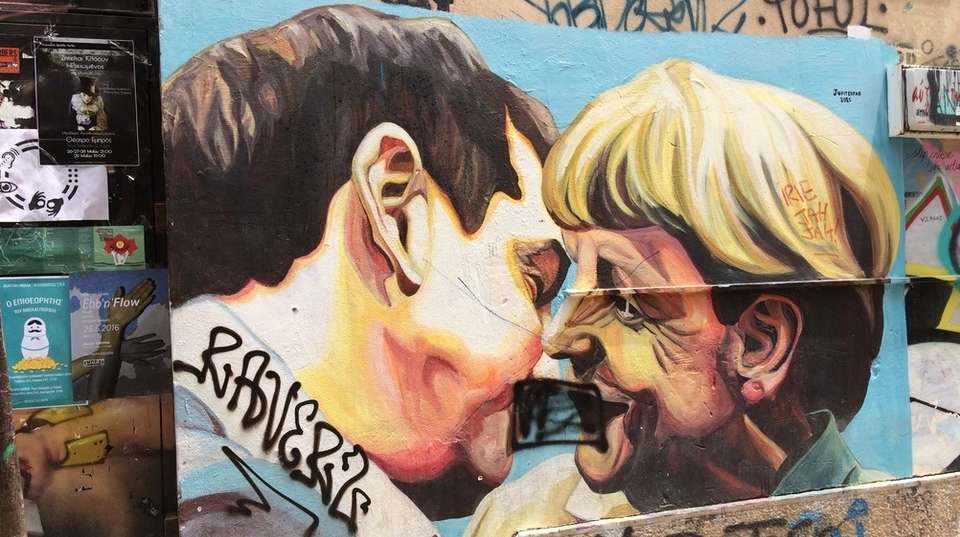 Athens Street Art Tour: Local Neighborhoods Experience - Greeking.me - Greece - Image 6