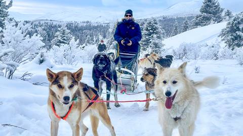 Calgary Explorer Tour: Aurora Adventure: Winter In The Canadian Rockies & The Yukon