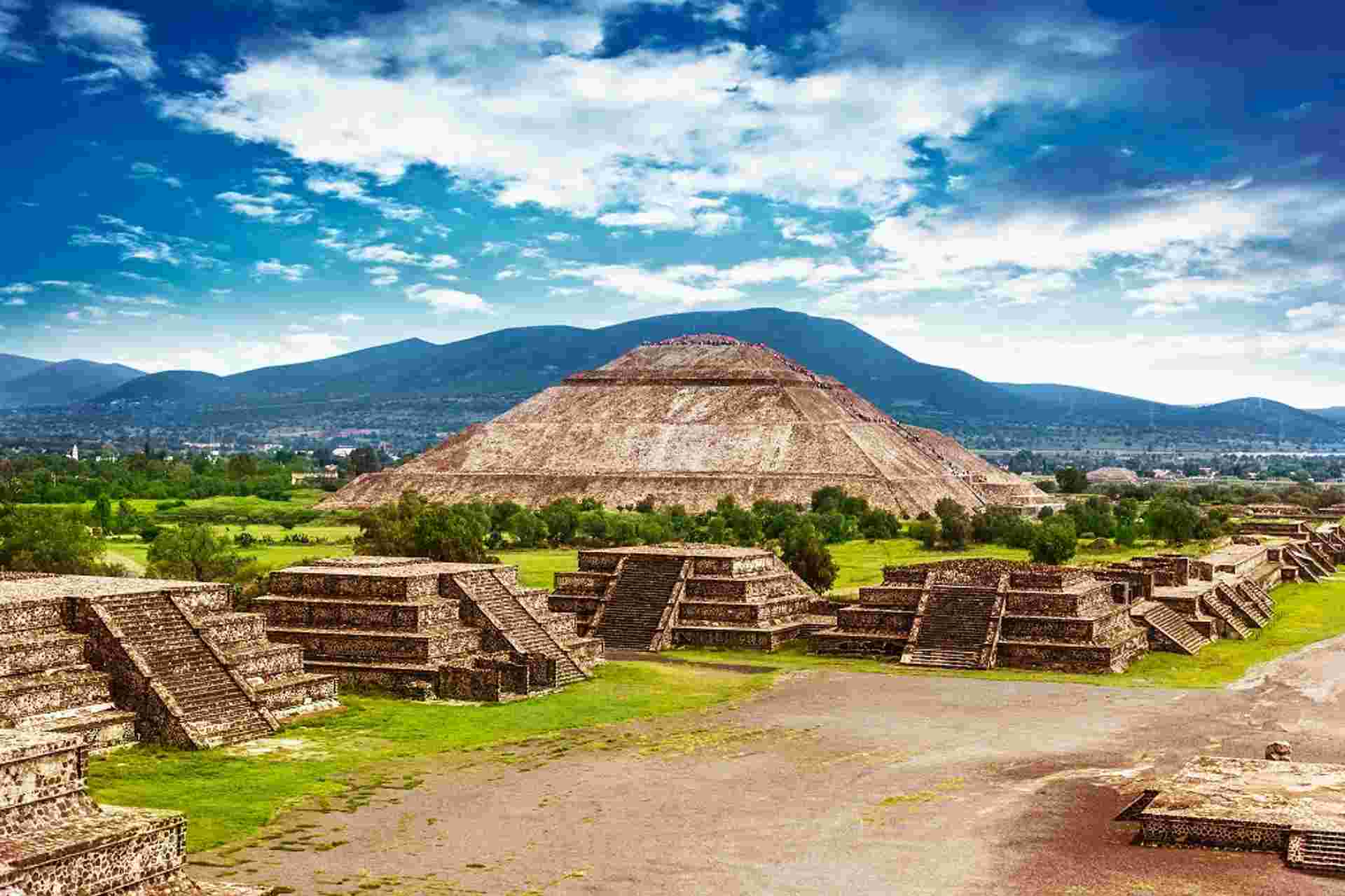 Aztecs & Mayas