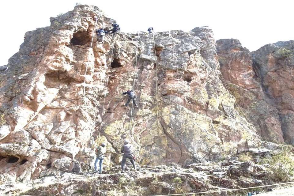 Balcony of the Devil Rock Climbing from Cusco - Tangol Tours - Peru - Image 6