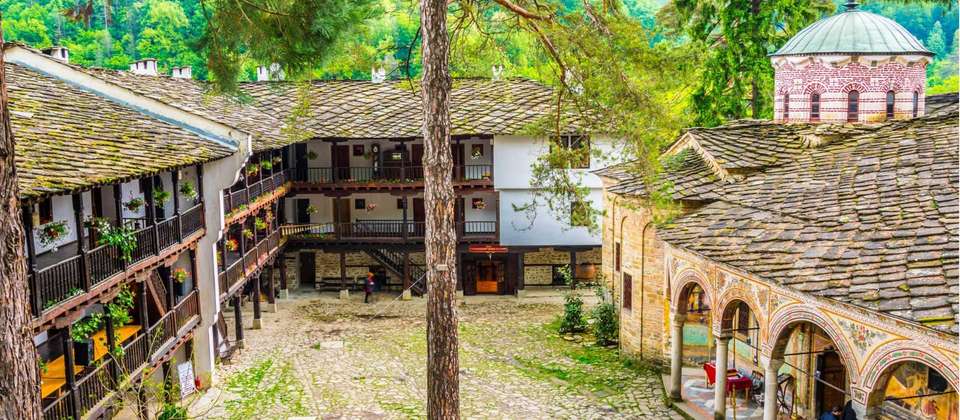 Balkan Mountains Guided Cycle - Utracks - Bulgaria