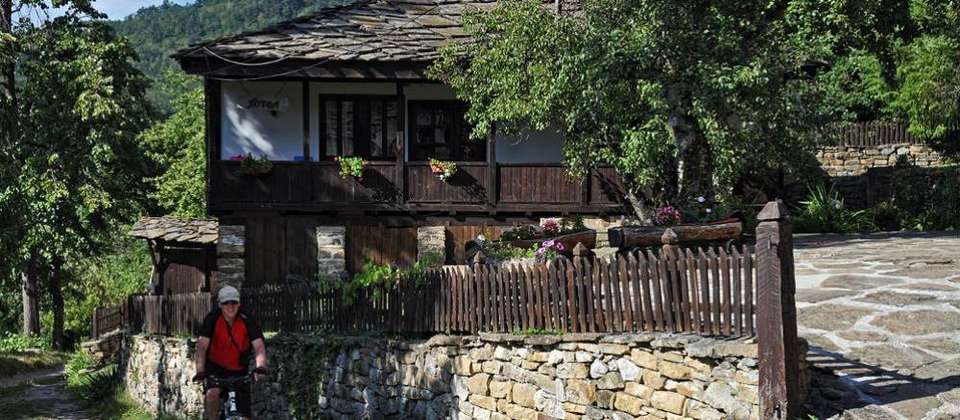 Balkan Mountains Guided Cycle - Utracks - Bulgaria