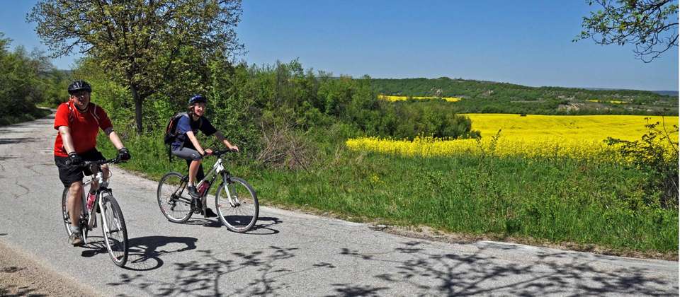 Balkan Mountains Guided Cycle - Utracks - Bulgaria