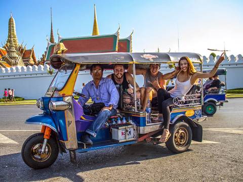 Thailand Explorer Tour: Bangkok, Beach & Chiang Mai - 18 Days
