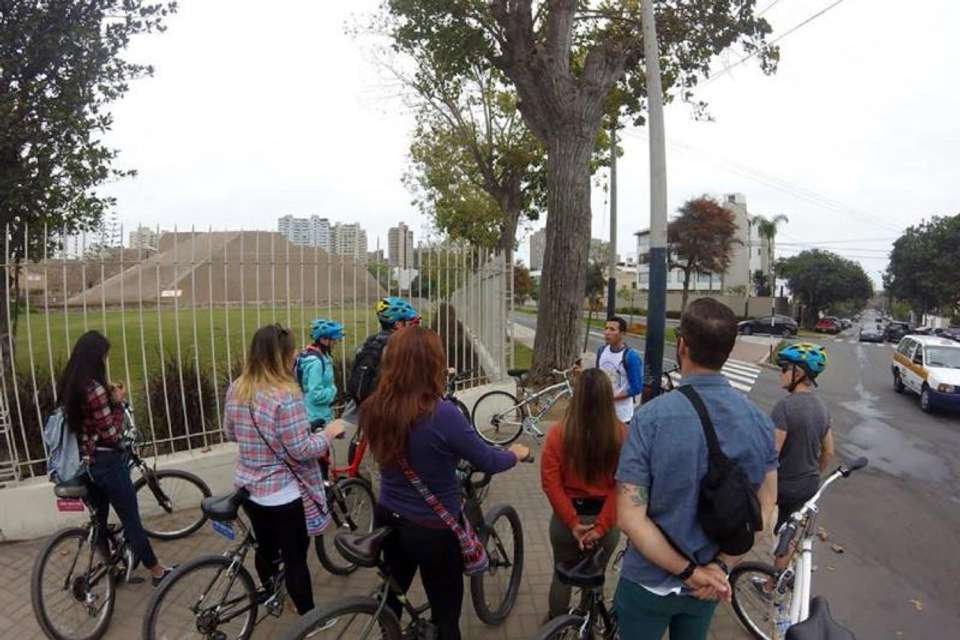 Bike Tour of Miraflores, Barranco and Morro Solar - Tangol Tours - Peru - Image 2