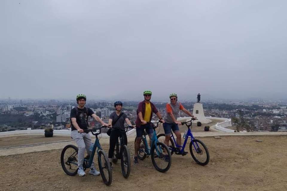 Bike Tour of Miraflores, Barranco and Morro Solar - Tangol Tours - Peru - Image 7