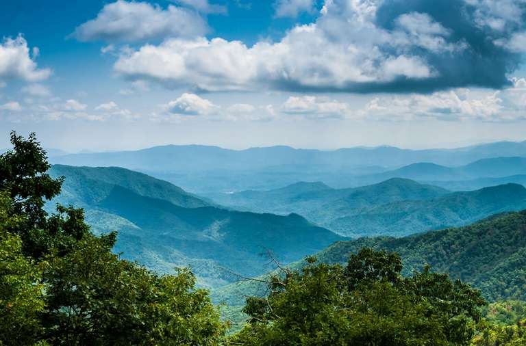 Bluegrass Country & the Smoky Mountains featuring Louisville, Lexington, Gatlinburg & Asheville trip - alternative tour available