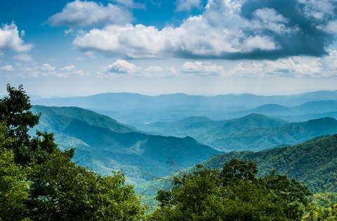 Mountains Tour: Bluegrass Country & The Smoky Mountains Featuring Louisville, Lexington, Gatlinburg & Asheville