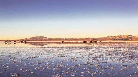 Uyuni Natural Landmarks Sightseeing Tour: Bolivia Expedition