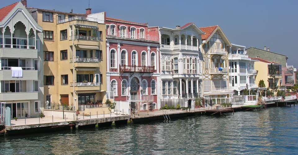 Bosphorus Cruise, Dolmabahce Palace & Uskudar Full Day - Istanbul Walks - Turkey