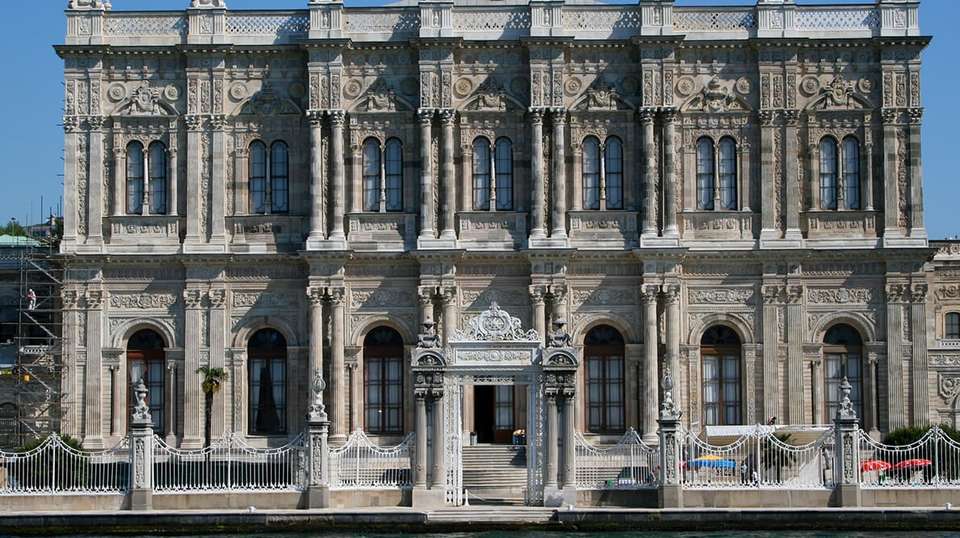 Bosphorus Cruise, Dolmabahce Palace & Uskudar Full Day - Istanbul Walks - Turkey