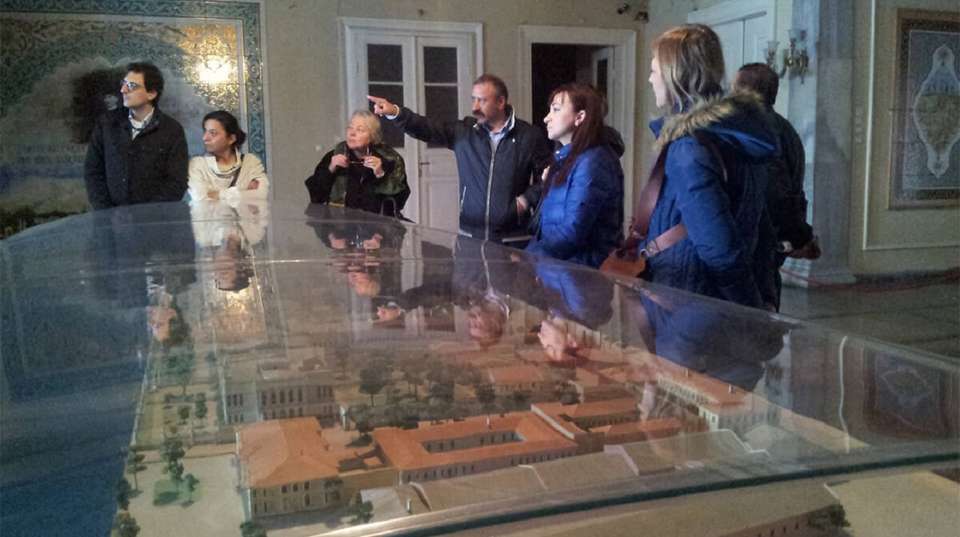 Bosphorus Cruise, Dolmabahce Palace & Uskudar Full Day - Istanbul Walks - Turkey