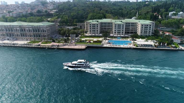 Bosphorus Yacht Cruise with Stopover on the Asian Side - 2 hours