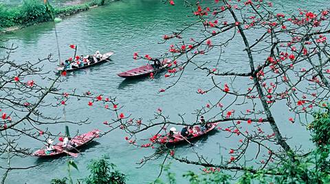 Hanoi Cultural, Religious And Historic Sites Tour: Buddhism Pilgrimage – Perfume Pagoda Joining Tour