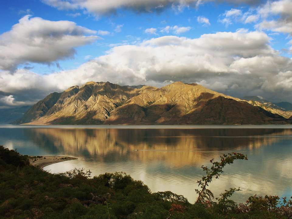 Budget North Island Adventure - 7 days - On The Go Tours - New Zealand