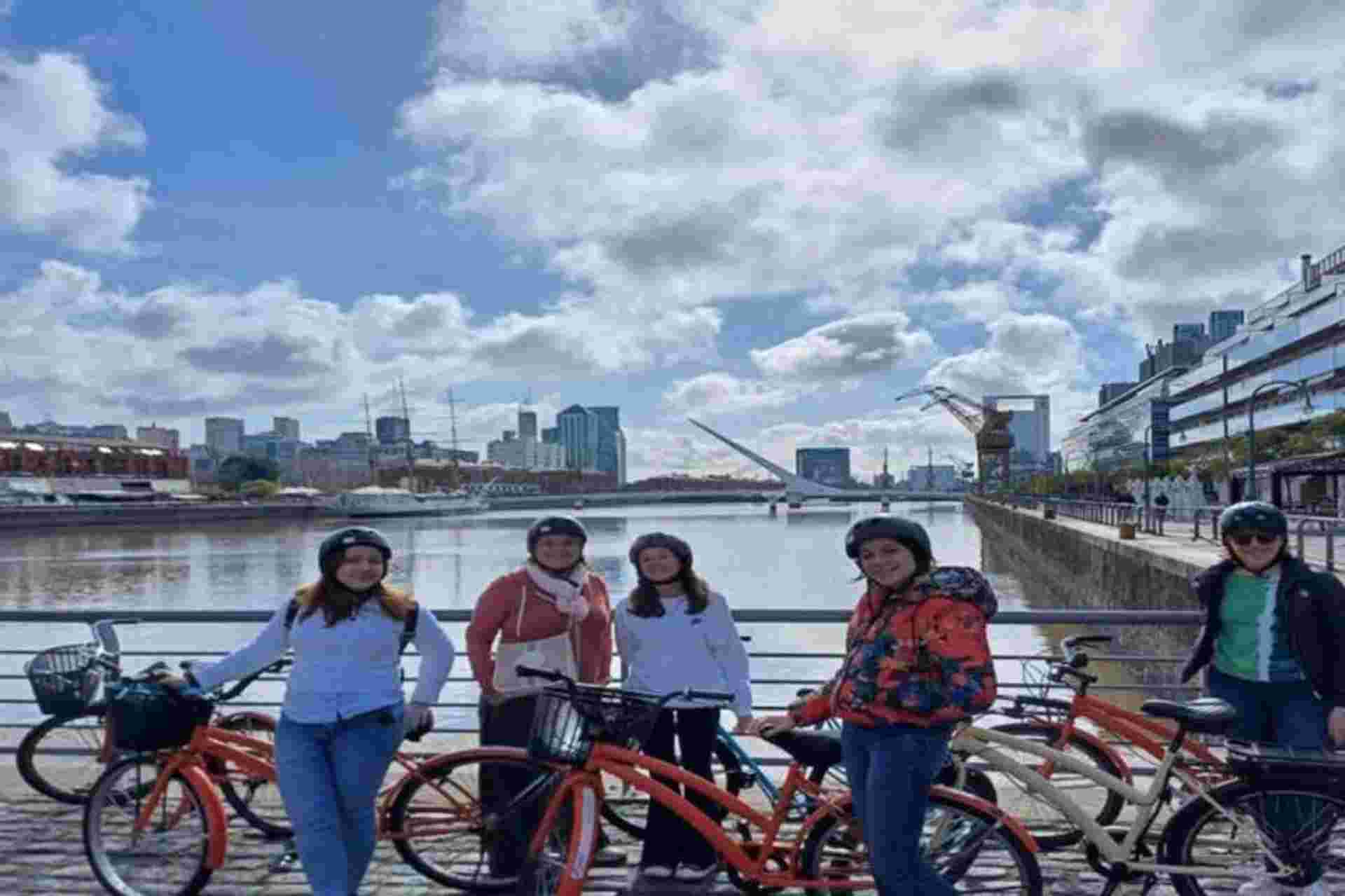 Buenos Aires Bike & Boat Tour: La Boca and Puerto Madero