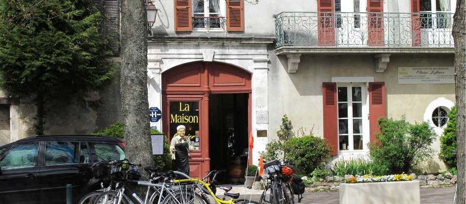 Burgundy Canals and Vineyards - Utracks - France - Image 6
