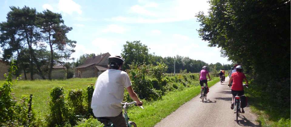 Burgundy Canals and Vineyards - Utracks - France - Image 7