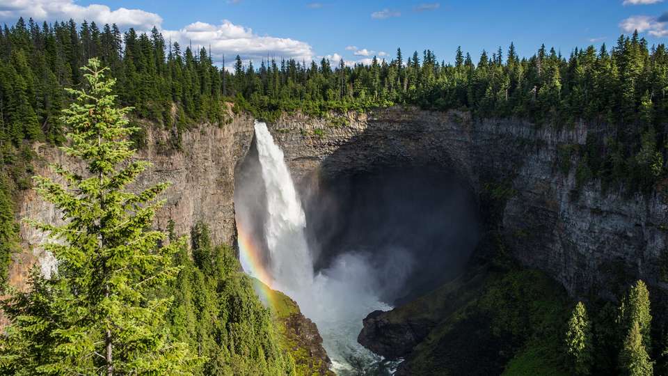 Canadian Rockies: National Parks Westbound - G Adventures - Canada - Image 15