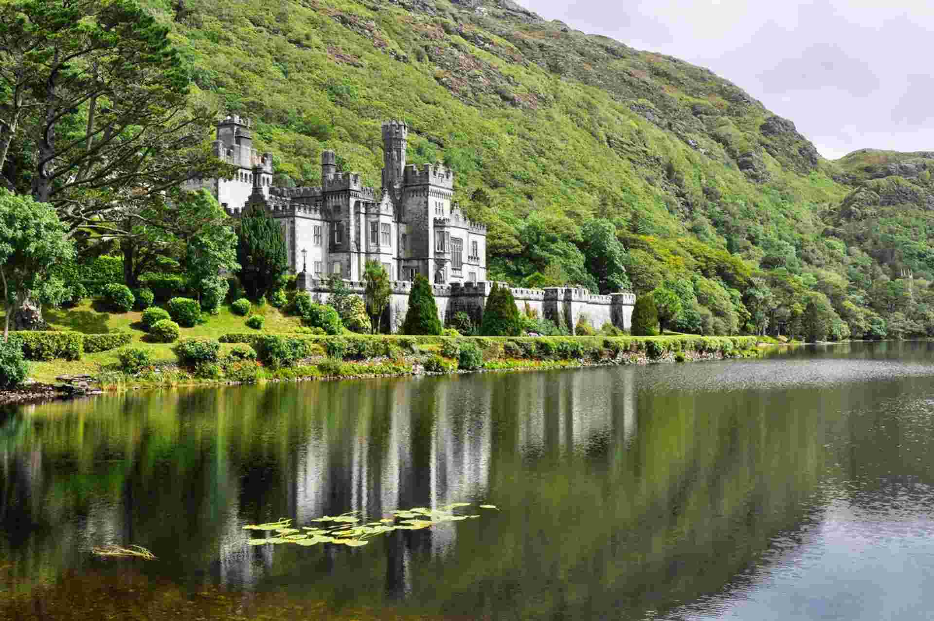 Castles and Manors - Signature