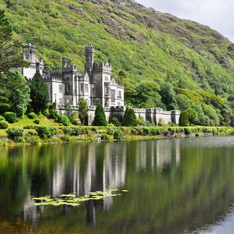 Ireland Walking Tour: Castles and Manors - Signature
