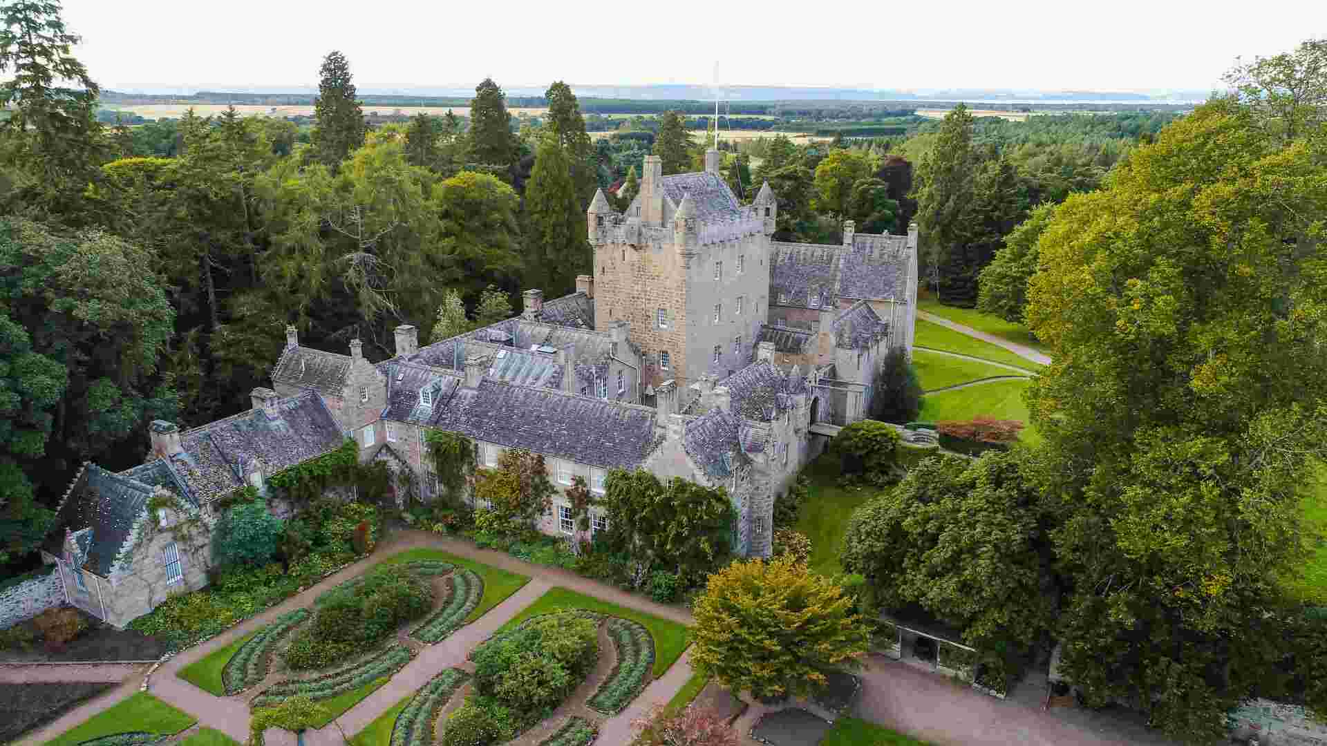 Cawdor Castle & Cairngorms National Park