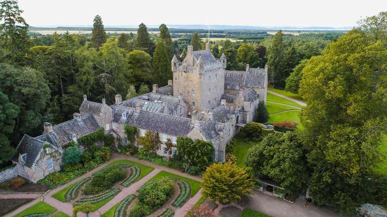 Inverness Explorer Tour: Cawdor Castle & Cairngorms National Park