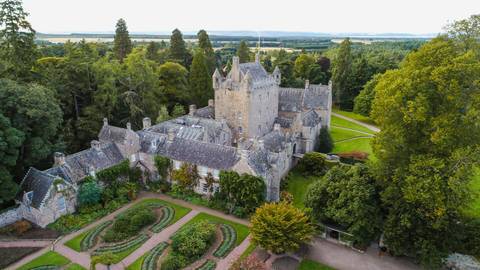 Inverness Explorer Tour: Cawdor Castle & Cairngorms National Park